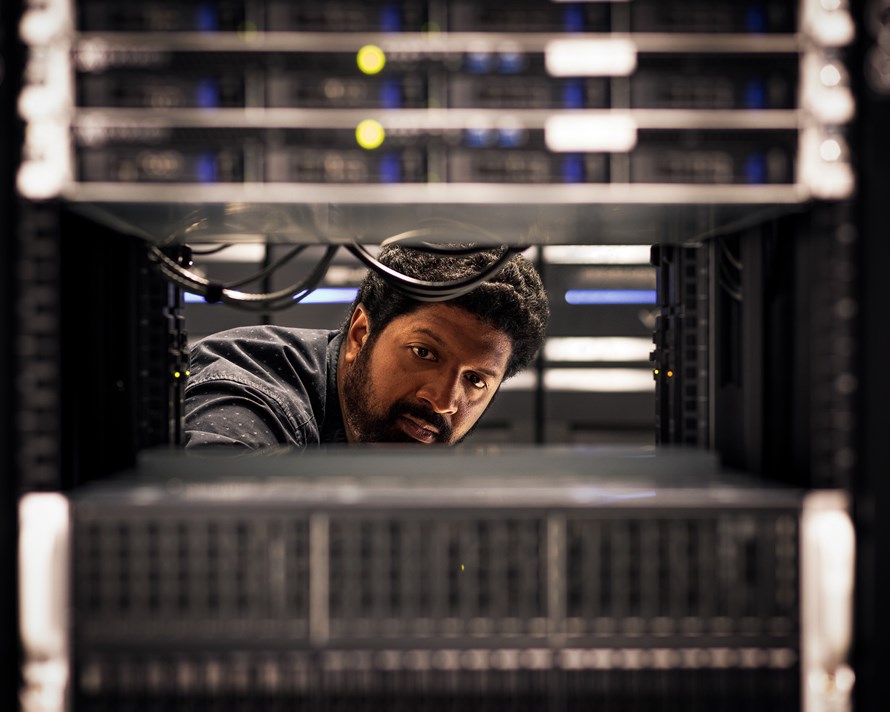 攝影棚肖像(深色背景)