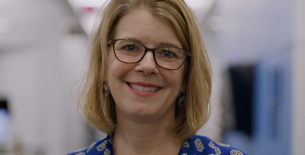 攝影棚肖像(淺色背景)