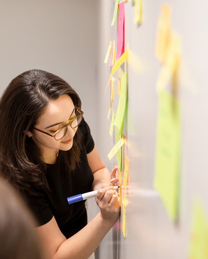 攝影棚肖像(淺色背景)