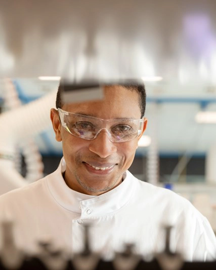 攝影棚肖像(淺色背景)