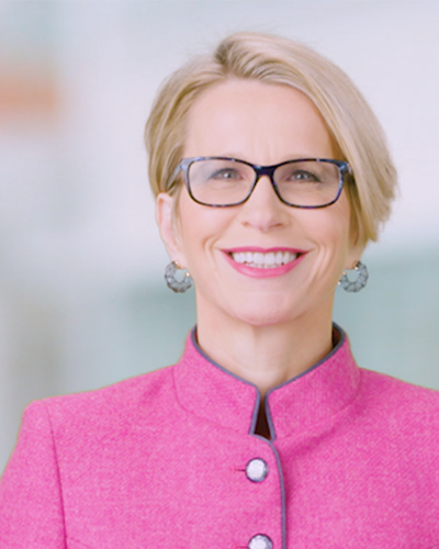 攝影棚肖像(淺色背景)