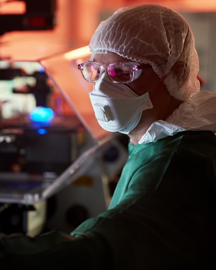 攝影棚肖像(深色背景)