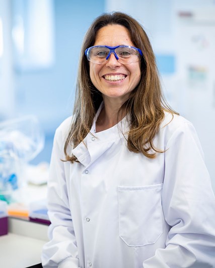 攝影棚肖像(淺色背景)