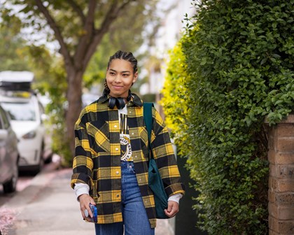 攝影棚肖像(淺色背景)