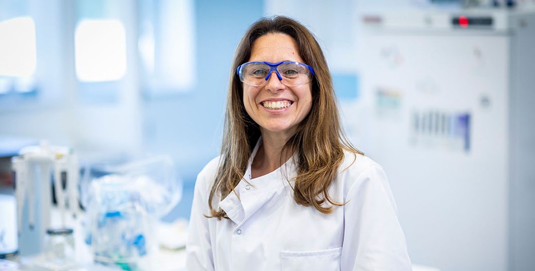 攝影棚肖像(淺色背景)