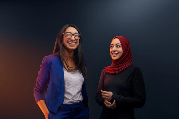 攝影棚肖像(深色背景)