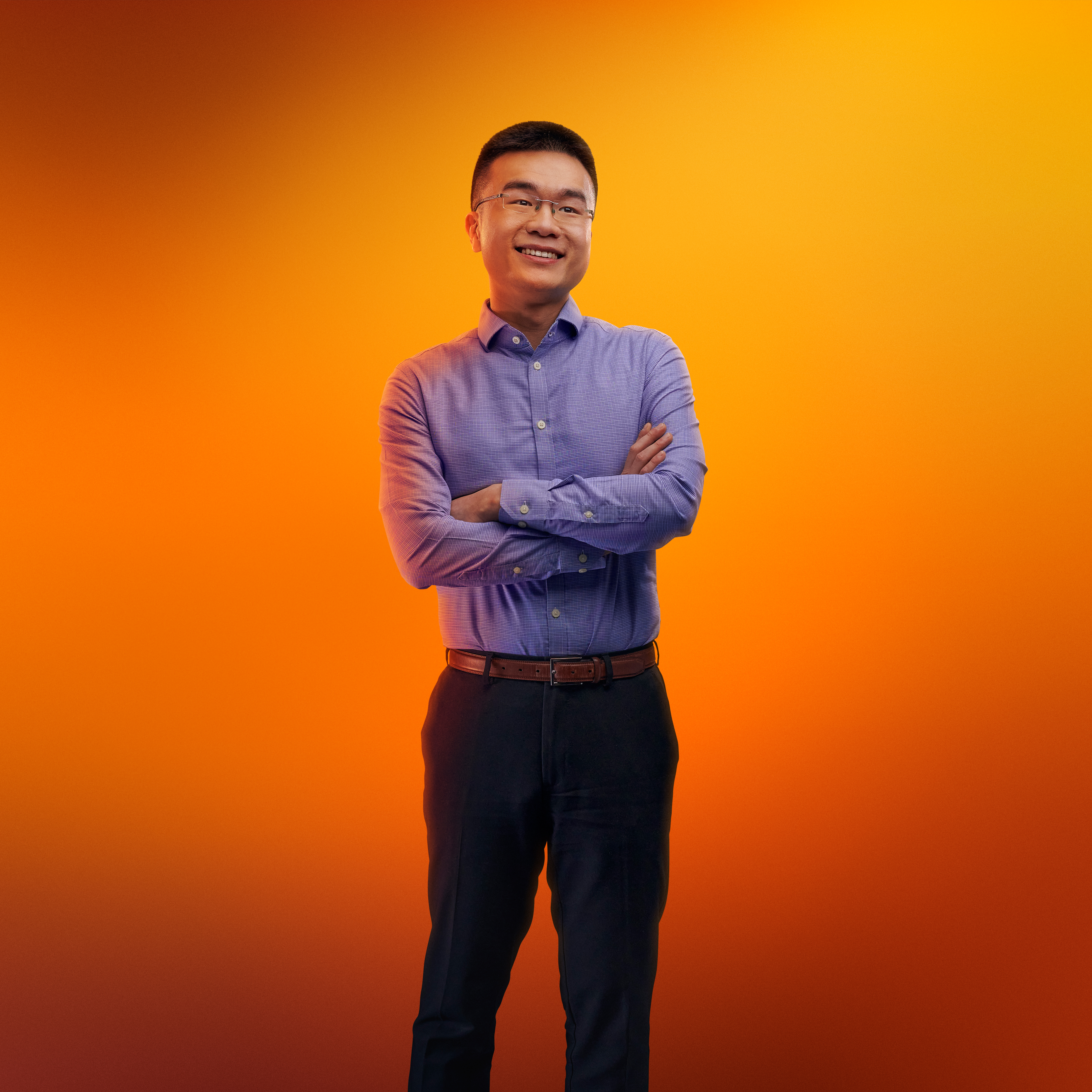 攝影棚肖像(深色背景)